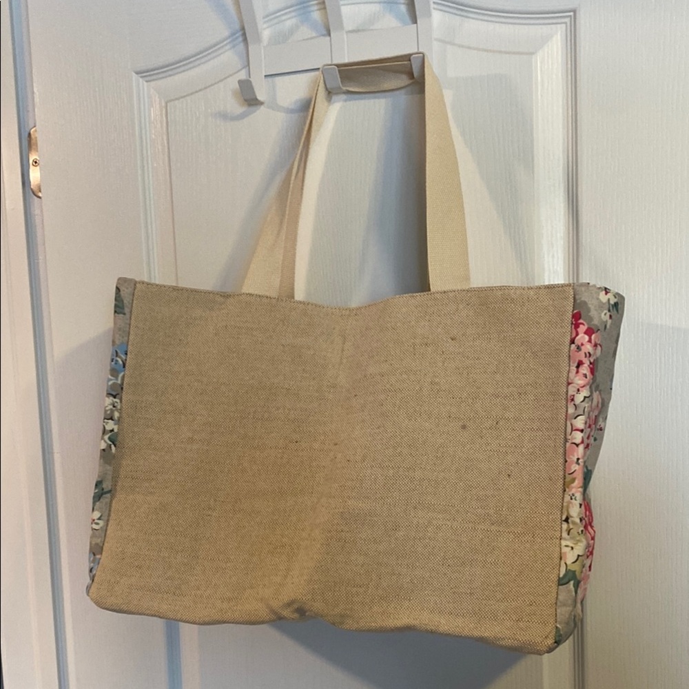 NWOT DSW open top Floral Beige Tote Bag with matching zipper pouch.